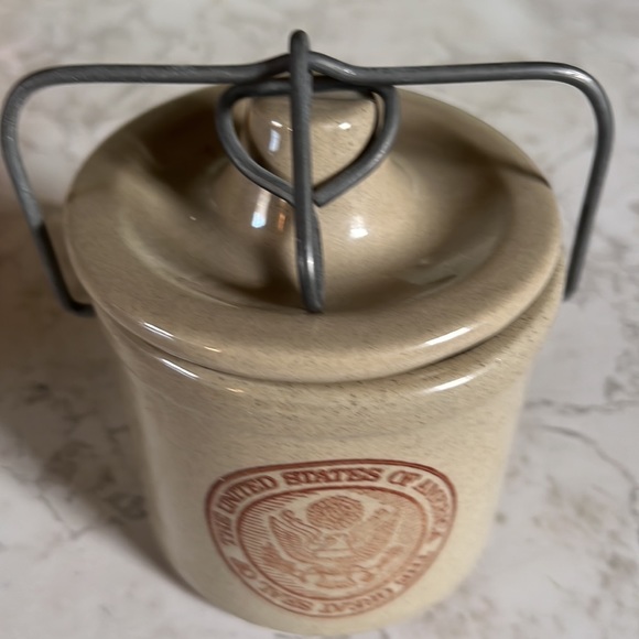 Vintage United States of America Cheese Crock with Lid and Metal Handle - Picture 2 of 16